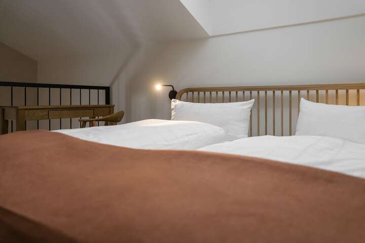 Room 5 of 113