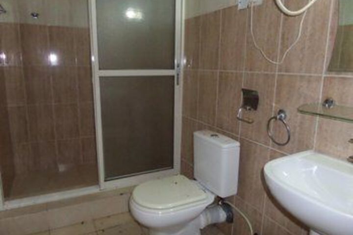 Room 4 of 33