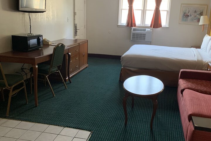 1 King Bed (12 of 13)
