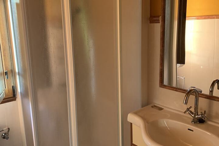 Room 12 of 27