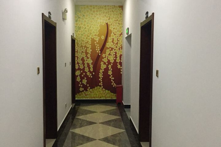 Hotel Interior 10 of 24