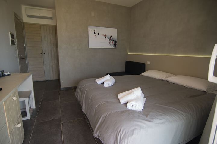 Room 3 of 33