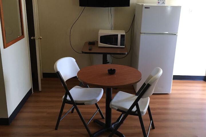 Room 9 of 11