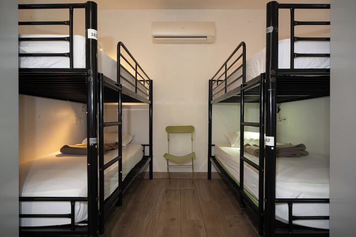 Room 10 of 28