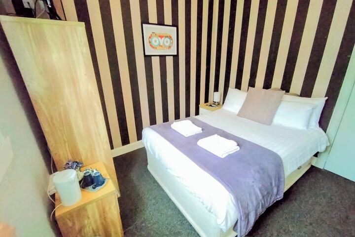 Room 27 of 61