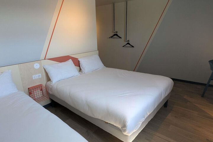 Room 14 of 77