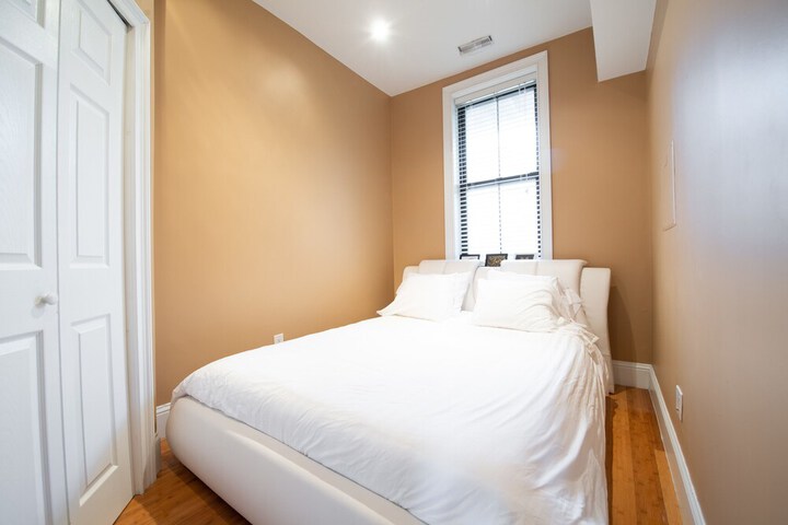Room 6 of 21