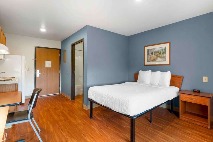 Studio with Double Bed (1 of 9)