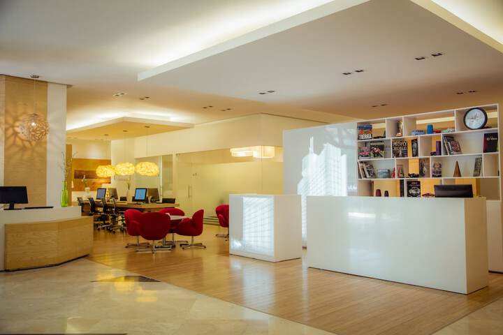 Entrance & Lobby