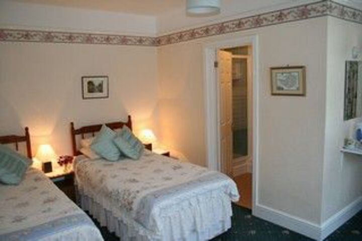 Room 4 of 9