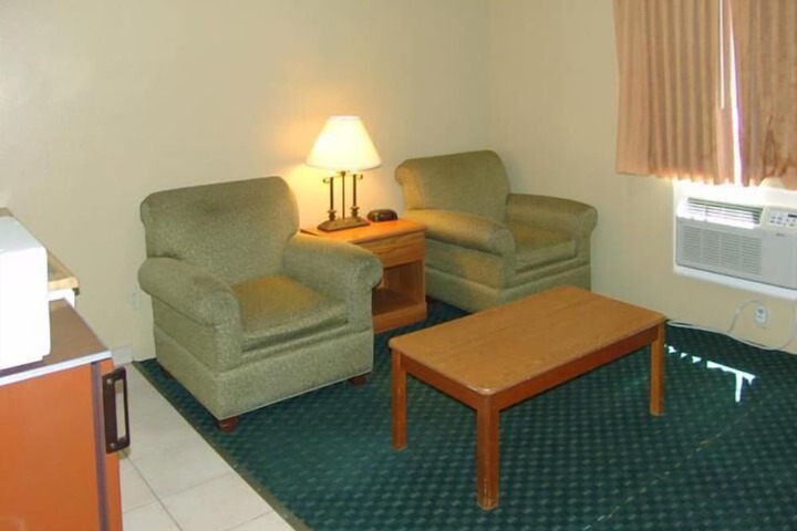 Room 17 of 40