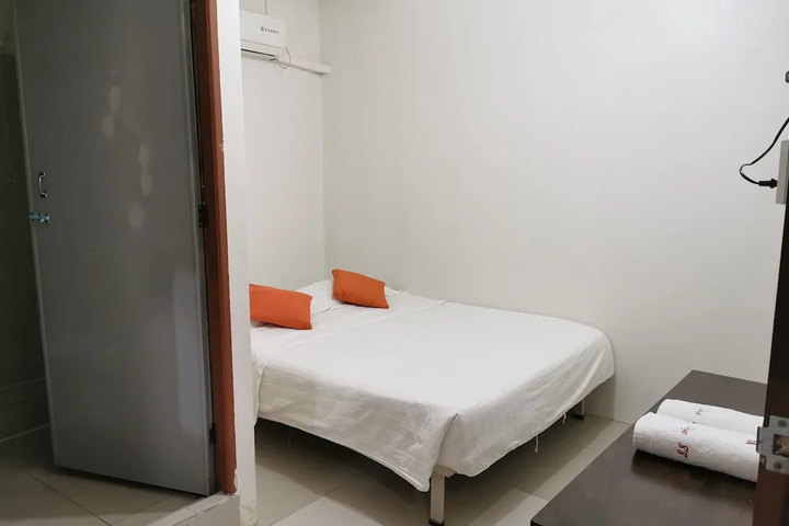 Room 6 of 15