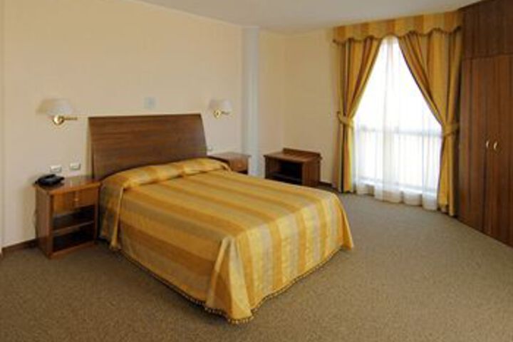 Hotel Suite Photo