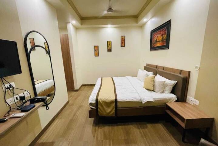 Room 2 of 5