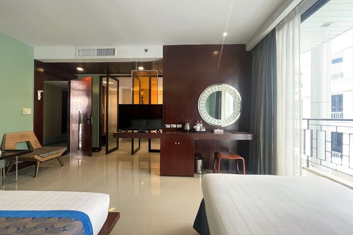 Room 43 of 210