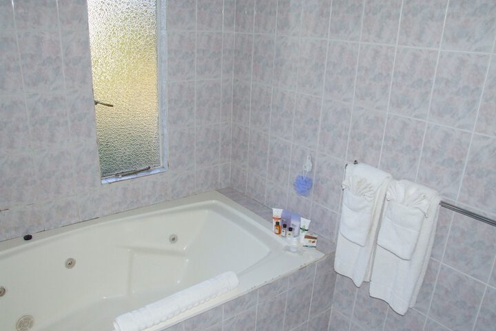 Room 9 of 37