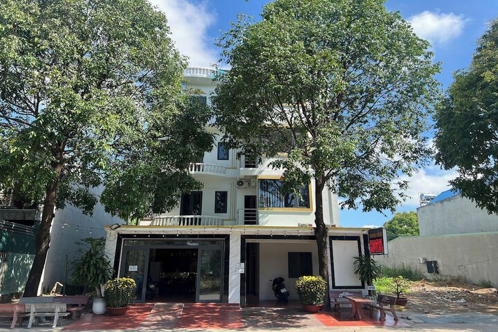 Exterior of Thanh Hang Hotel