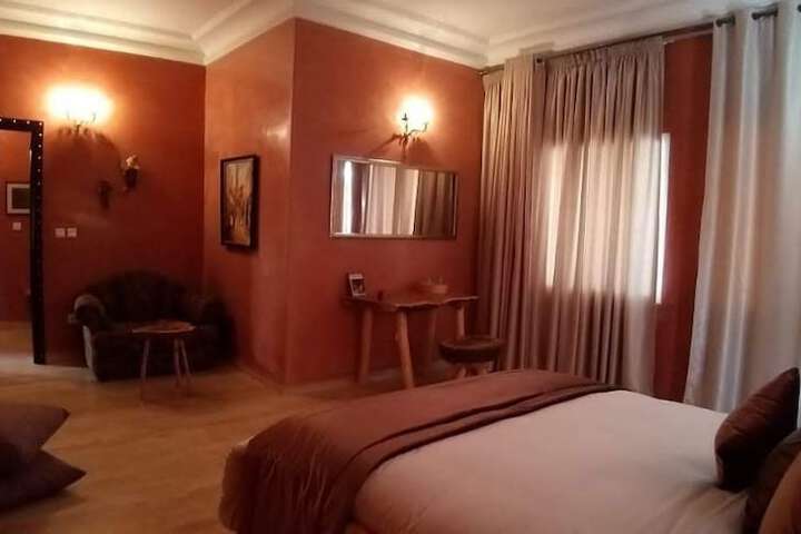 Room 6 of 80