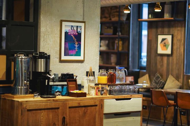 Breakfast/Coffee Service 18 of 42