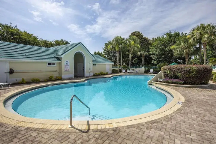 Pool 10 of 19