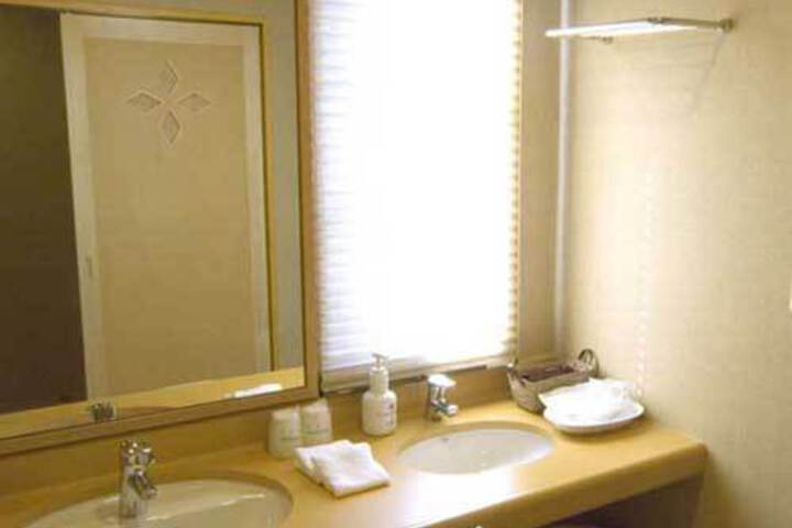 Room 12 of 20