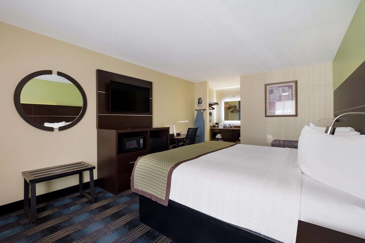 1 King Bed (14 of 18)