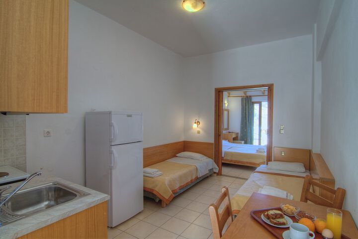 Room 4 of 91
