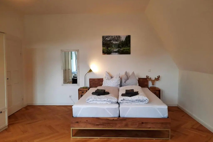 Room 4 of 6