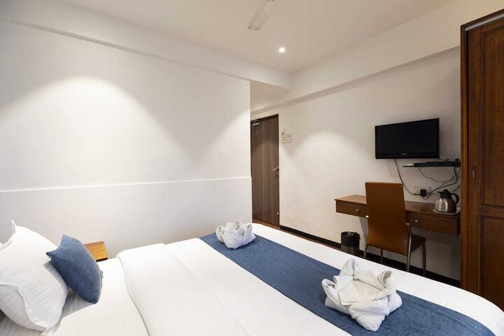 Room 3 of 25