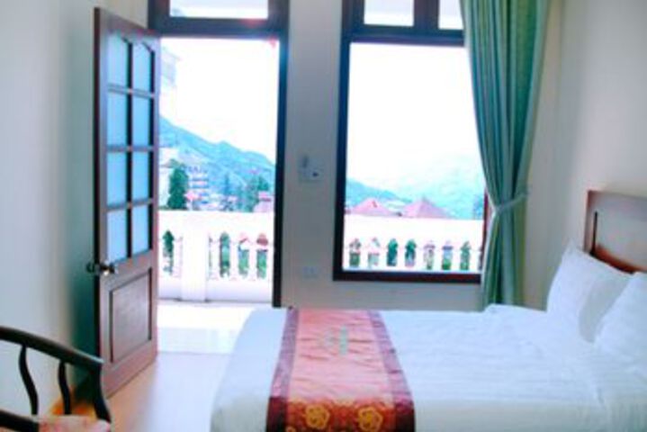 Room 8 of 33