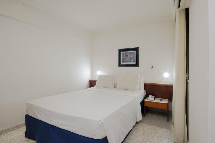 Room 33 of 99