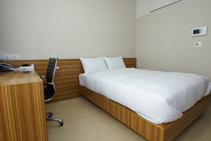 Room 3 of 20