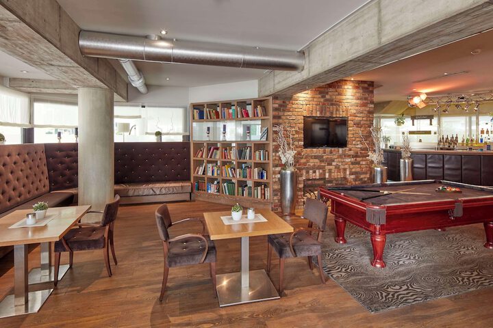Entrance & Lobby