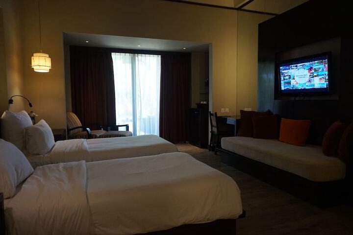 Room 14 of 136