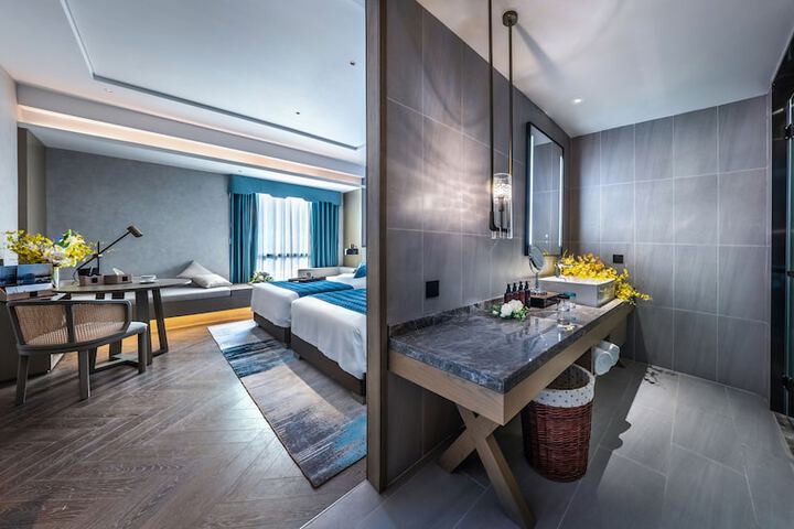 Room 15 of 37