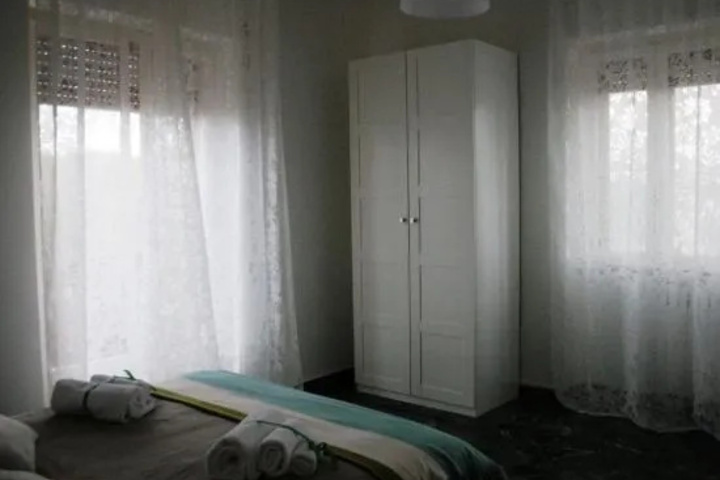 Room 2 of 9