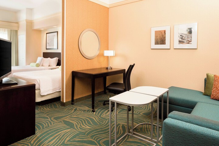 Room 13 of 32