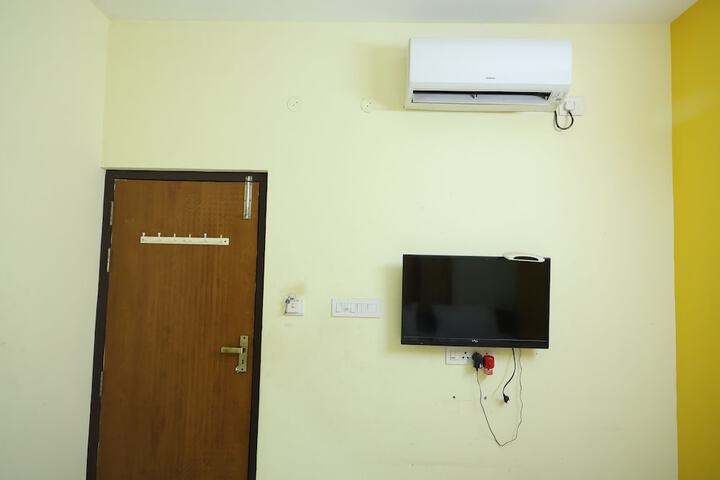 Room 5 of 13