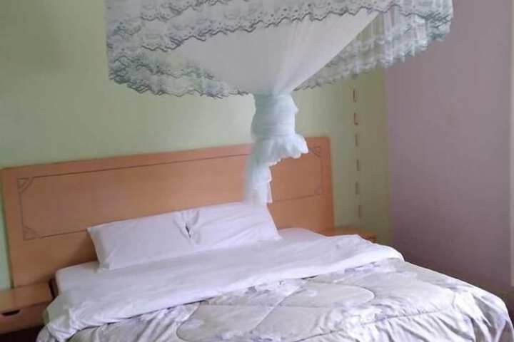 Room 12 of 66