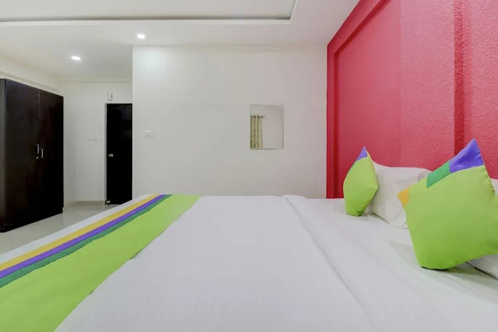 Room 6 of 15