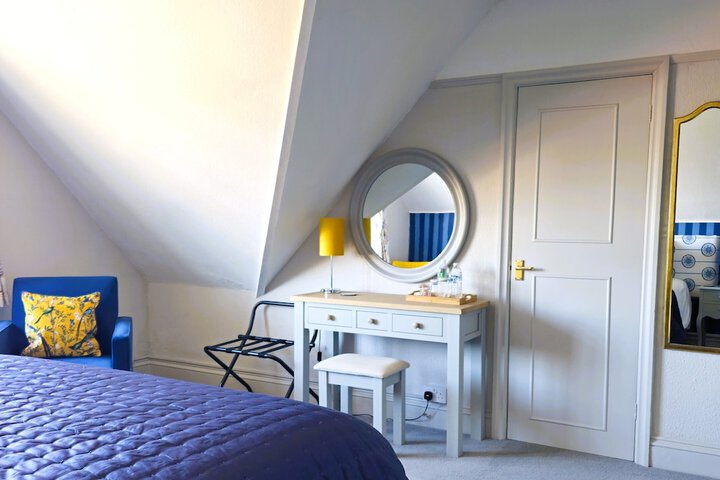Room 6 of 67