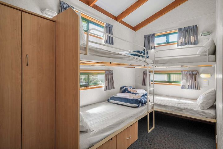 Room 16 of 77