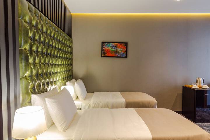 Room 19 of 199