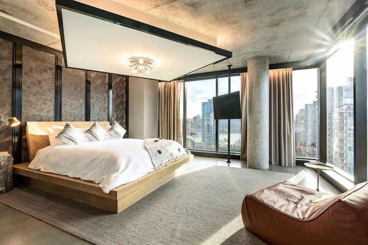 Room 25 of 103