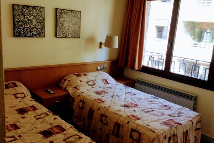 Room 8 of 13