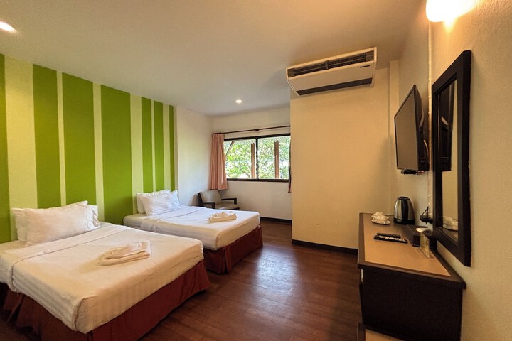 Room 12 of 17