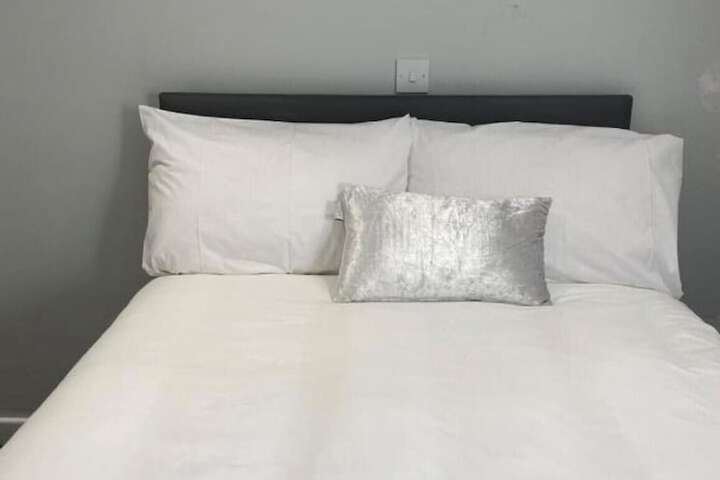 Room 2 of 6