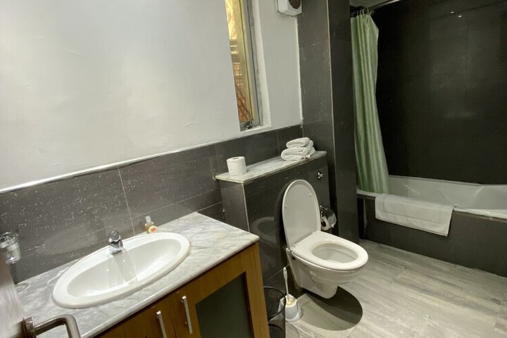 Room 42 of 110