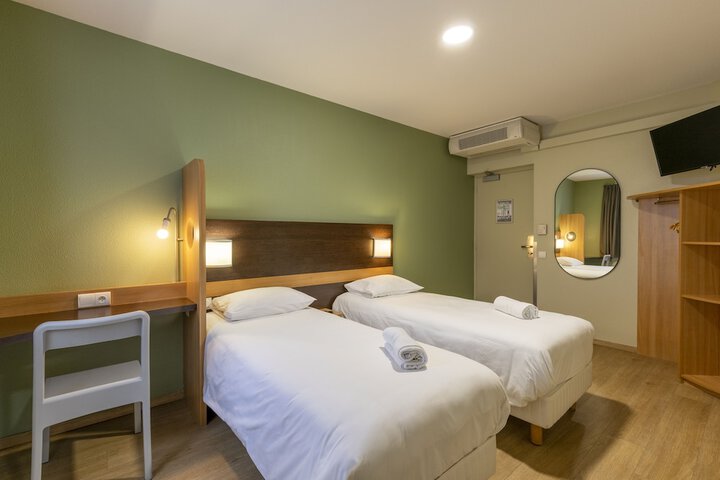 Room 19 of 29