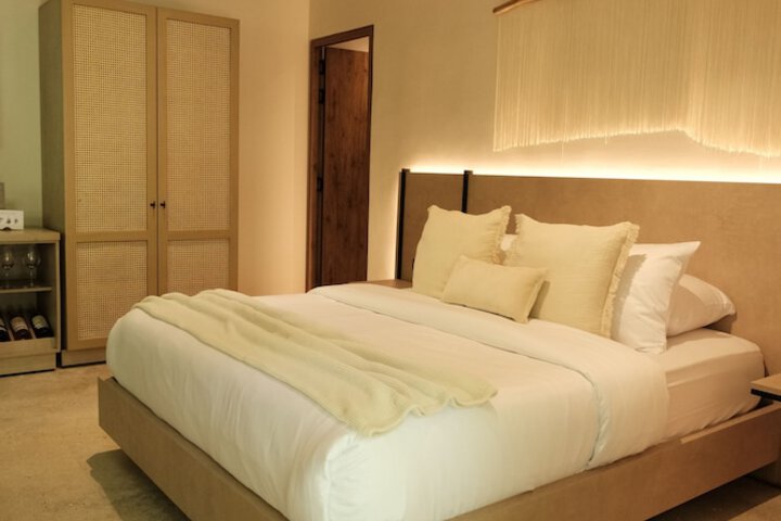 Room 5 of 48